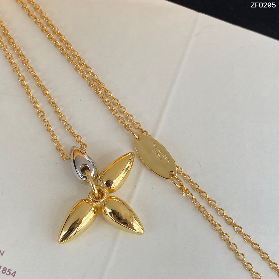 [Vicky]LOUISETTE PEDANT GOLD NECKLACE