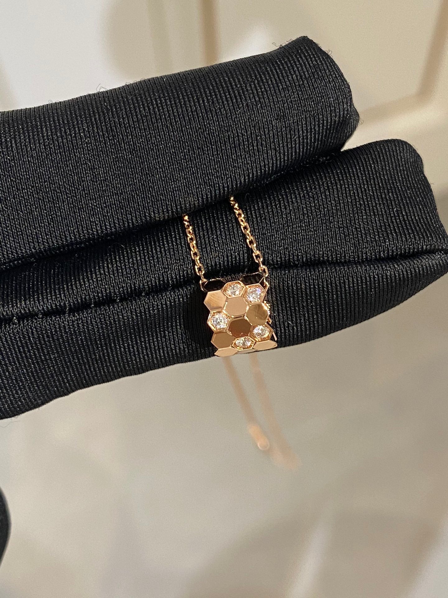[Vicky]BEE LOVE DIAMOND NECKLACE